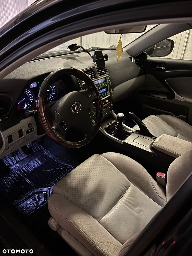Lexus IS 220 D Prestige - 4
