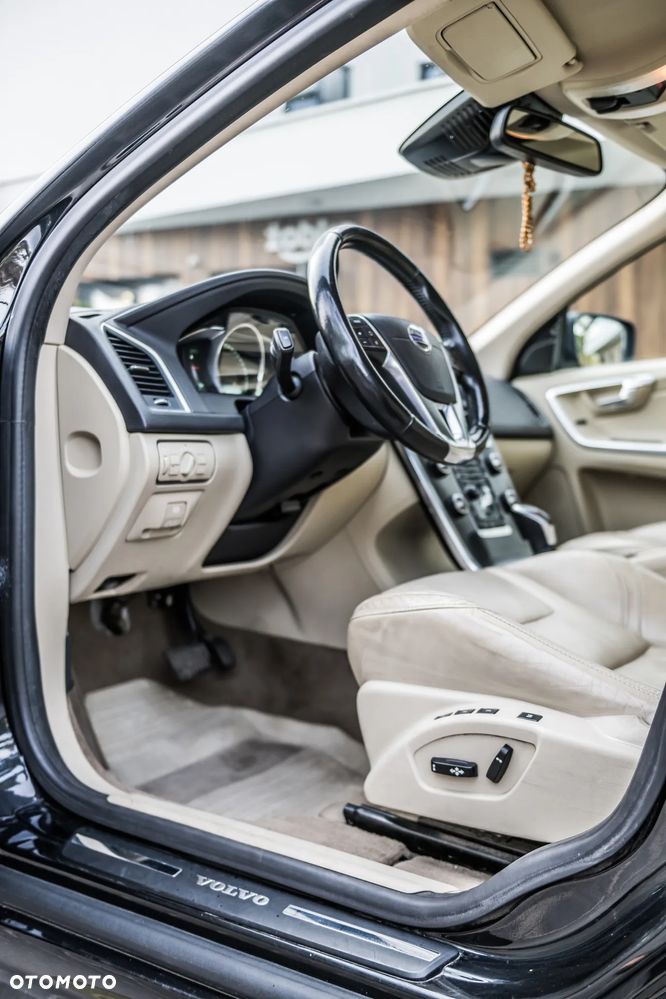Volvo XC 60 D5 AWD Summum - 26