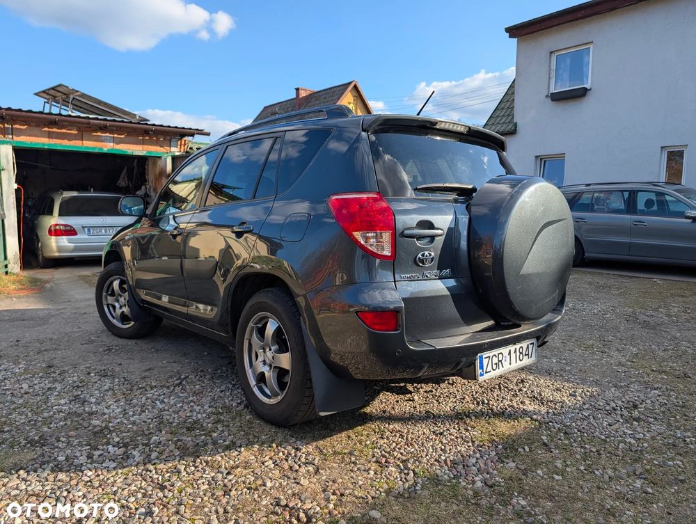 Toyota RAV4 - 4