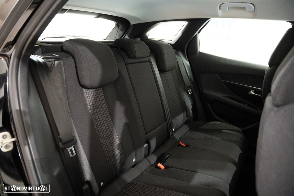 Peugeot 3008 1.2 PureTech Allure EAT8 - 28