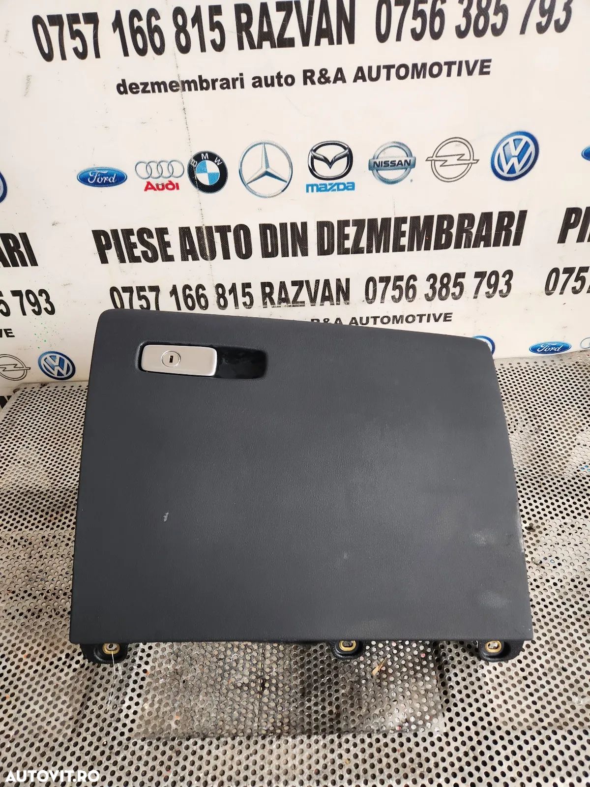 Torpedo Cutie Acte Audi Q3 8V Volan Stanga Europa - Dezmembrari Arad - 1