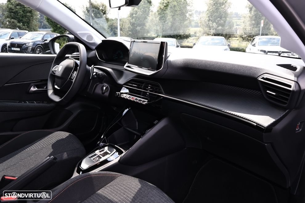 Peugeot 208 - 13