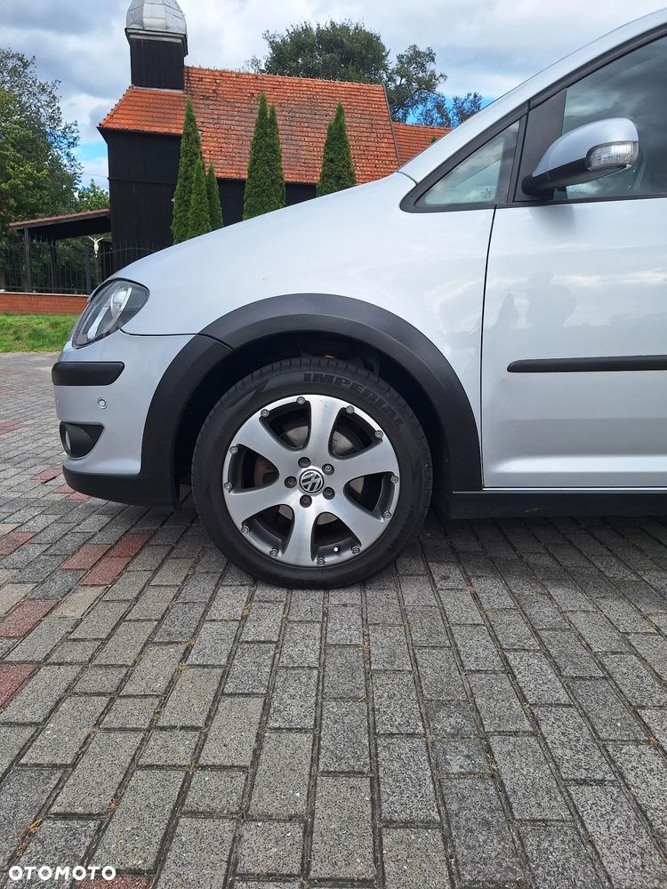 Volkswagen Touran 2.0 TDI DPF Cross DSG - 3