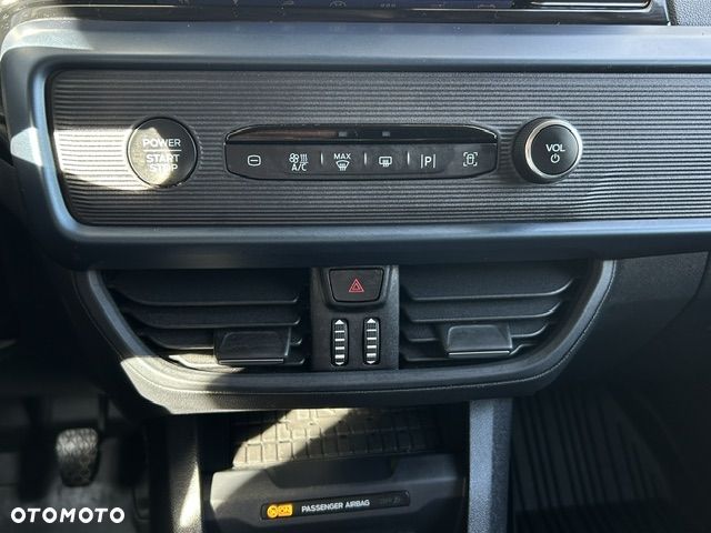 Ford Transit Courier - 21