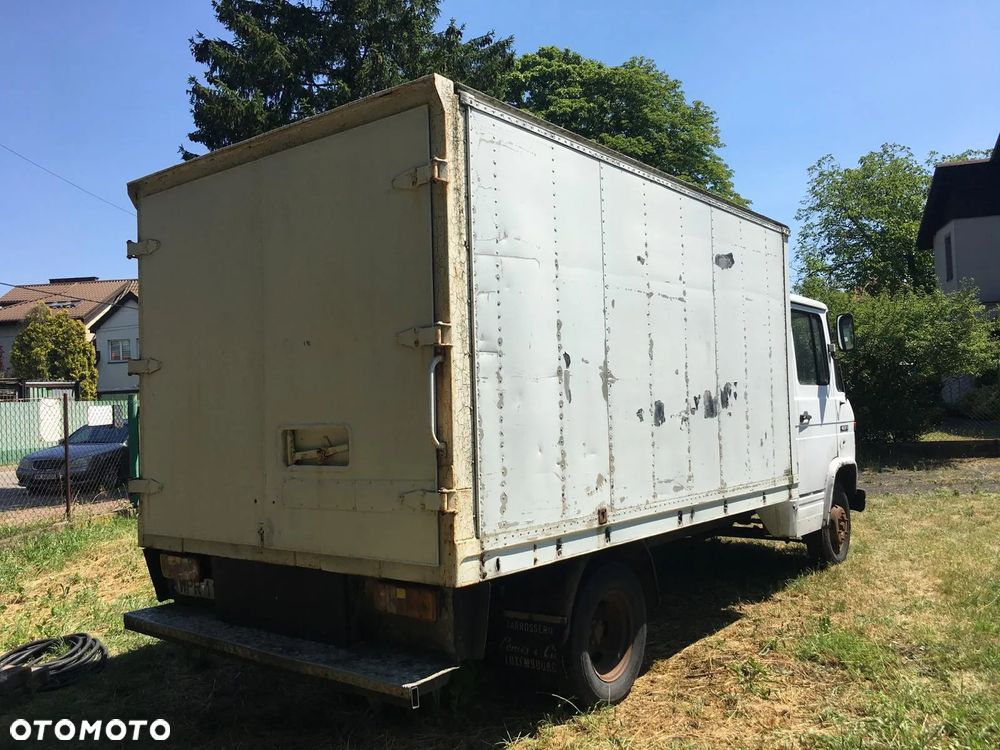 Mercedes-Benz 407D - 8