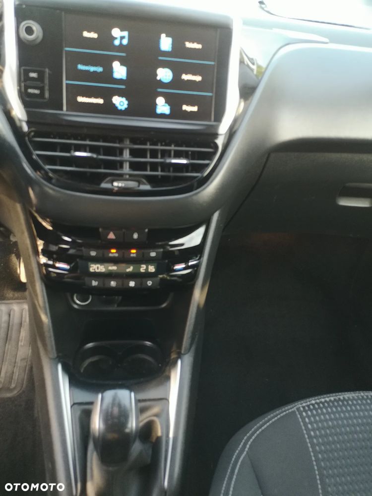Peugeot 208 - 17