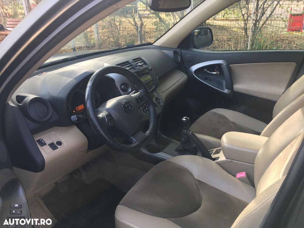 Toyota RAV4 2.2 D-4D Executive - 8
