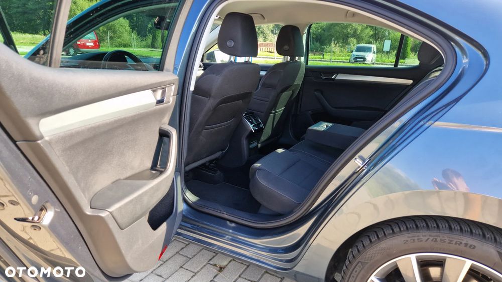 Skoda Superb 2.0 TDI Ambition DSG - 22