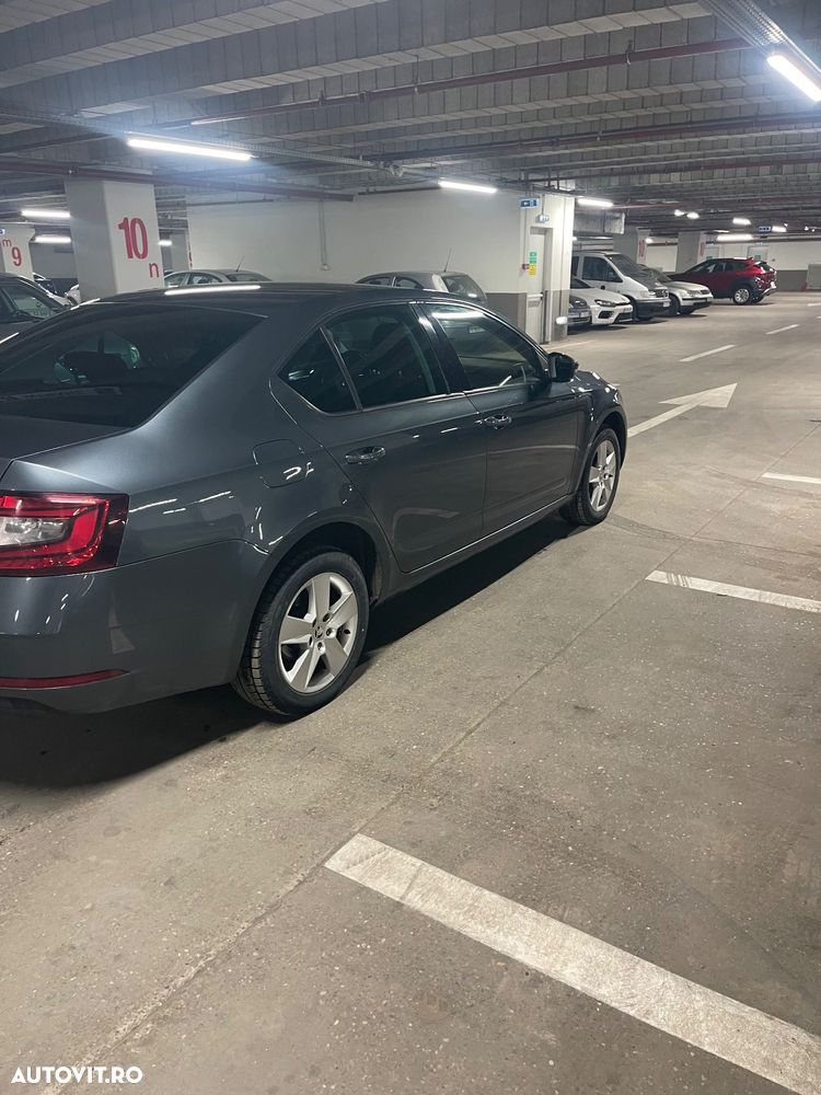 Skoda Octavia 1.6 TDI DSG Style - 9