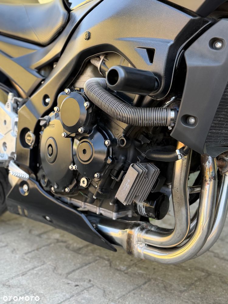 Suzuki GSR - 5
