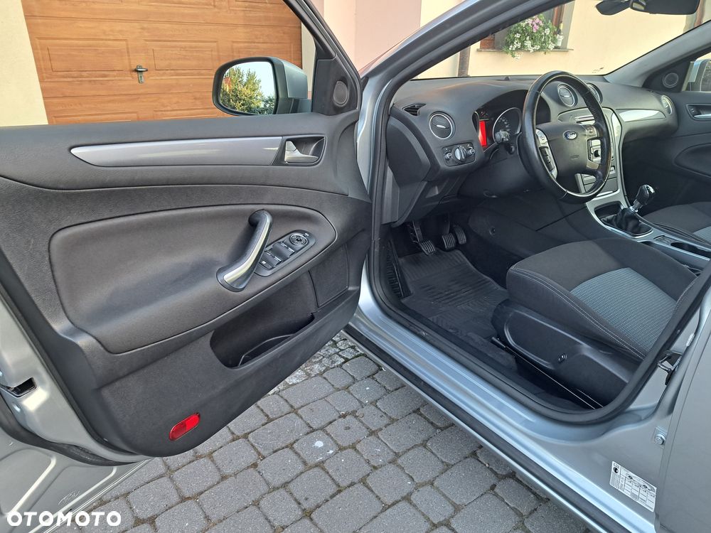 Ford Mondeo 2.0 TDCi Champions Edition - 18