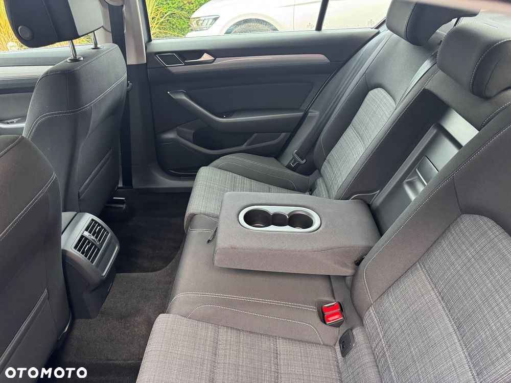 Volkswagen Passat 1.5 TSI EVO Business - 16