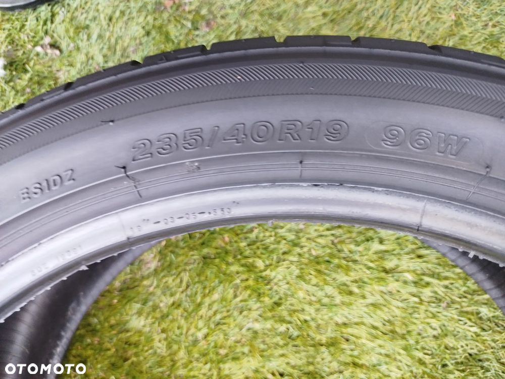 235/40R19 96W Bridgestone Potężna S001 2x90% bieznika - 10