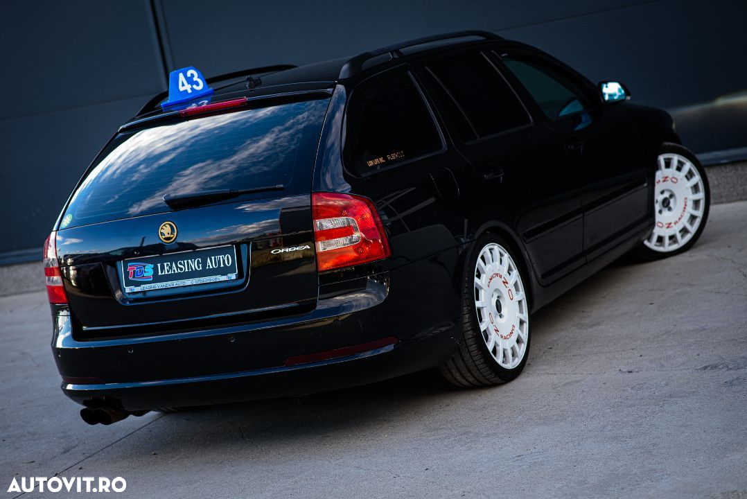 Skoda Octavia Combi 2.0 TFSI RS - 5