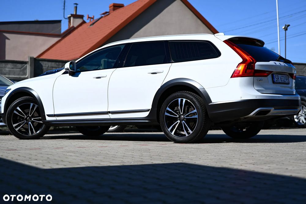 Volvo V90 Cross Country D4 AWD Pro - 32