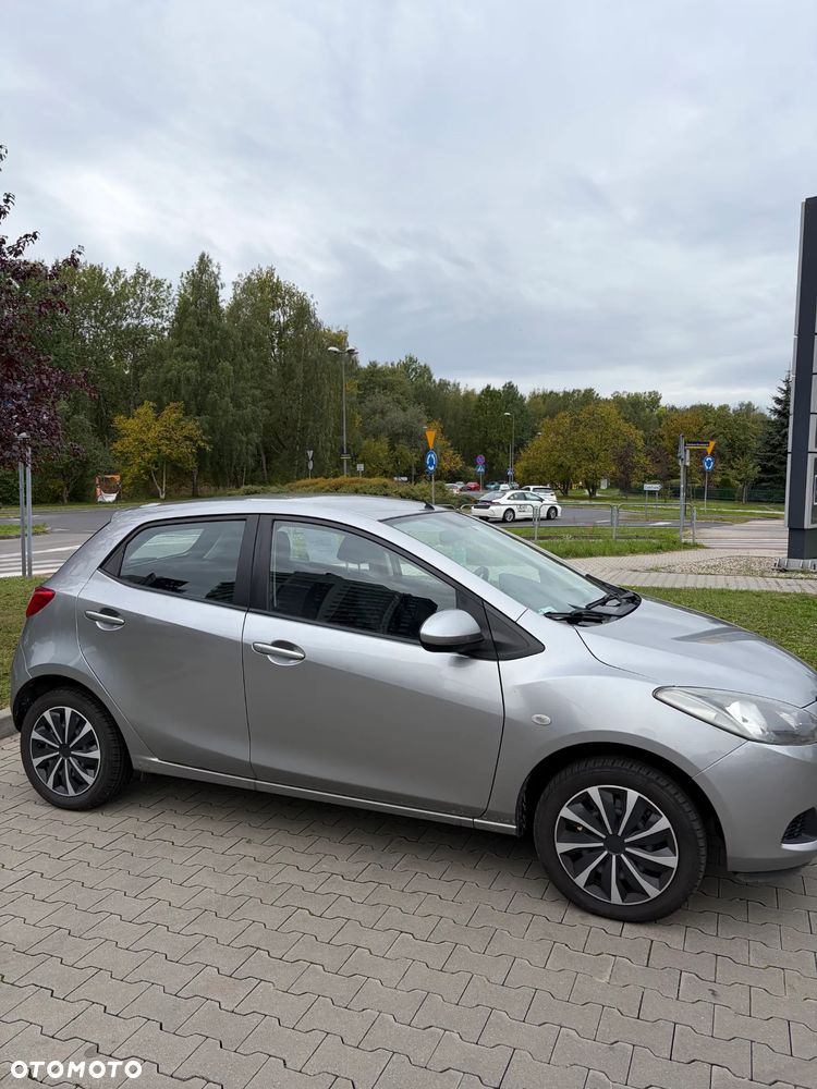Mazda 2 2009 photo 2