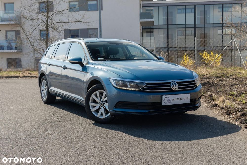 Volkswagen Passat - 4