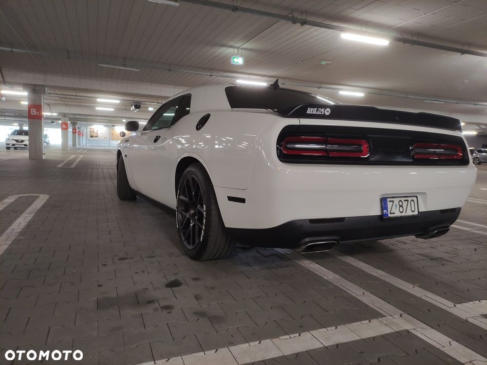 Dodge Challenger - 7