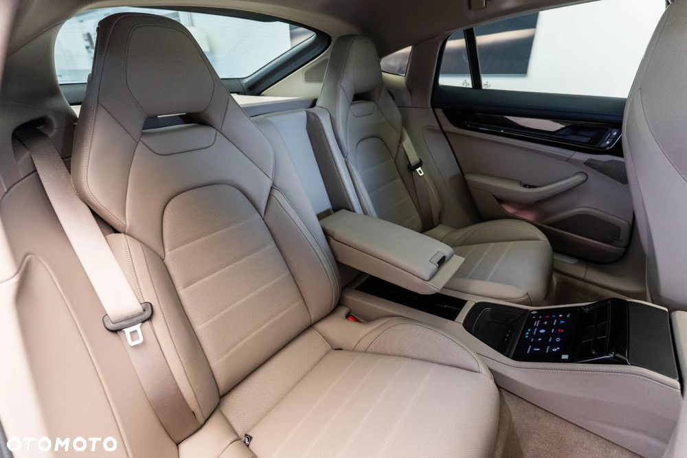 Porsche Panamera 4 - 14