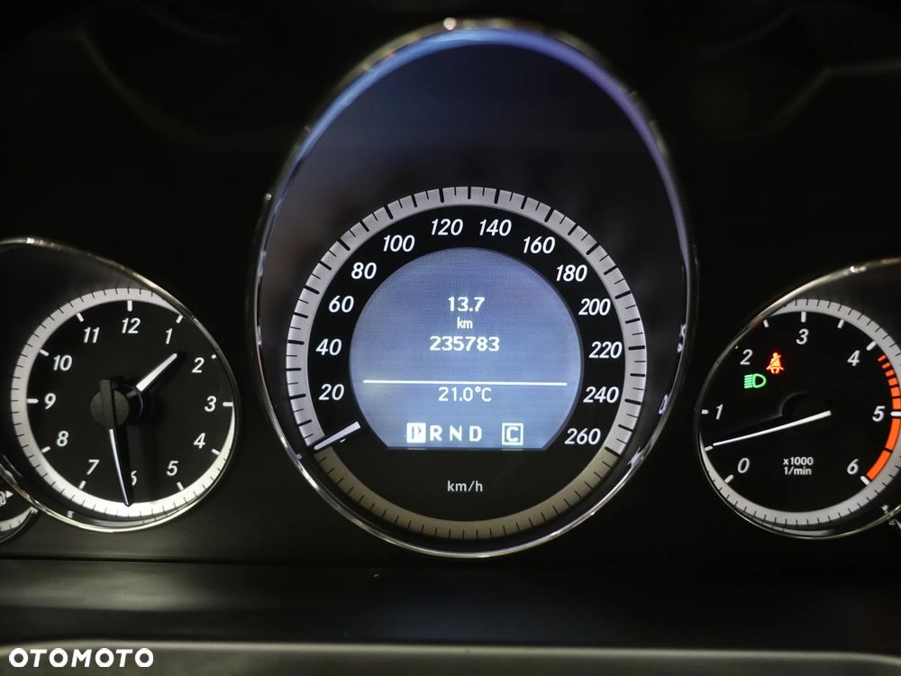 Mercedes-Benz Klasa E 350 CDI DPF BlueEFFICIENCY 7G-TRONIC Avantgarde - 39
