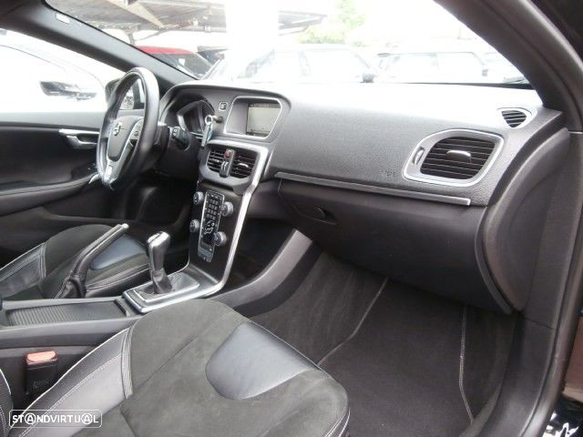 Volvo V40 2.0 D2 R-Design - 35