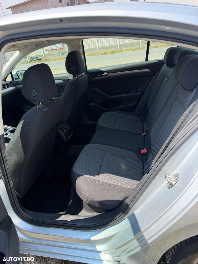 Volkswagen Passat 1.6 TDI Trendline - 12