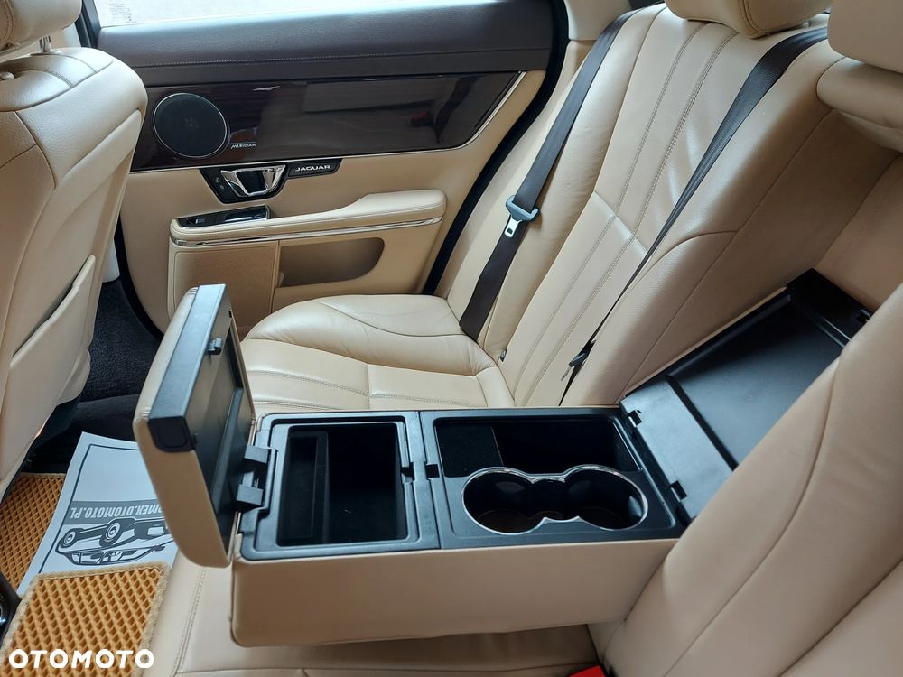 Jaguar XJ 3.0 V6 Premium Luxury - 34