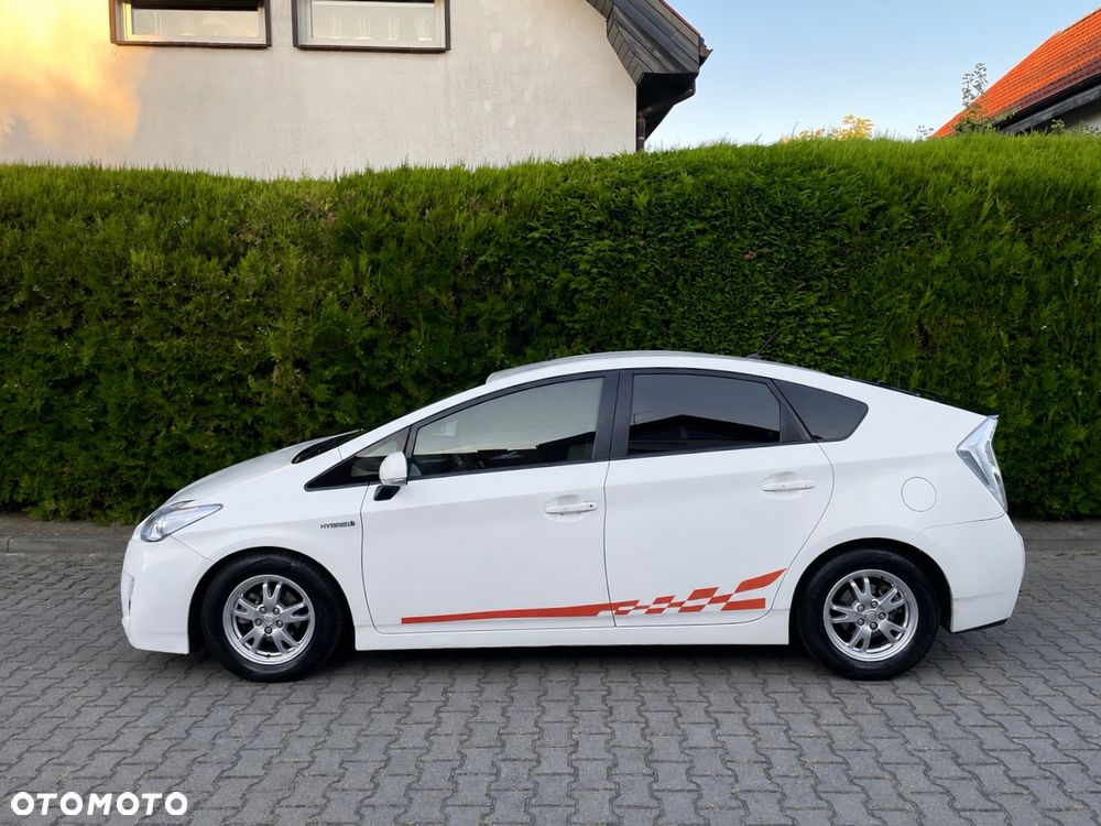 Toyota Prius 1.8 HSD Prestige - 2