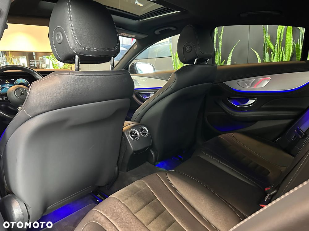 Mercedes-Benz CLS 300 d 4-Matic AMG - 11