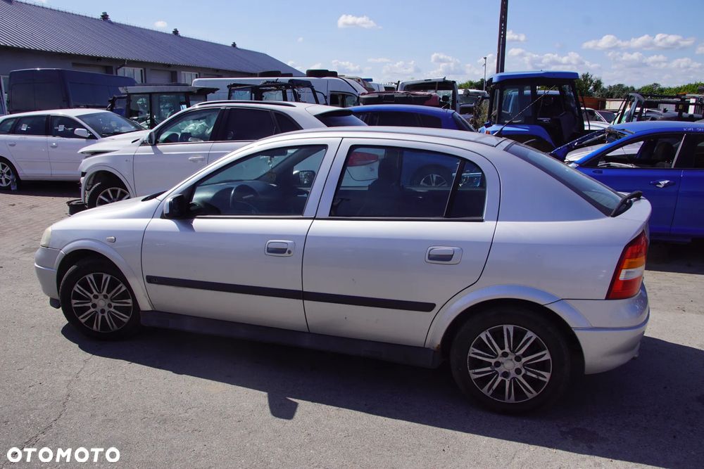 Auto na części - Opel Astra II G 1.6 16V 101 KM Z16XE F17 Z157 2002R Silnik Skrzynia Drzwi Maska Błotnik Zderzak Klapa Lampa Lusterko Klamka Szyba Deska Kokpit Sterownik Moduł Czujnik Licznik Panel Kierownica - 3