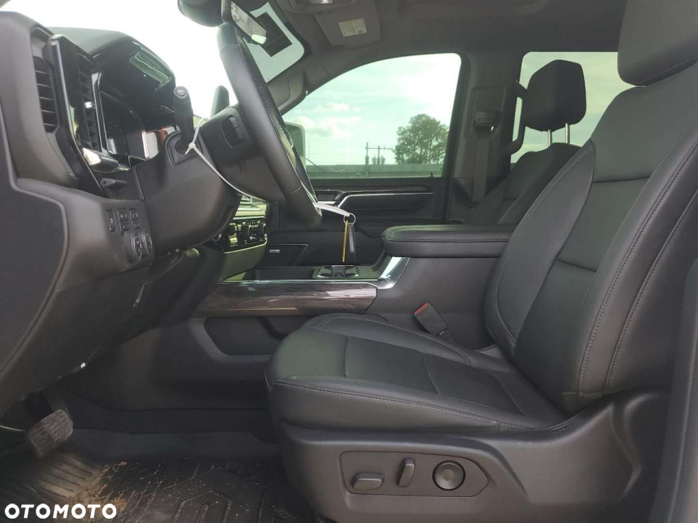 Chevrolet Silverado - 8