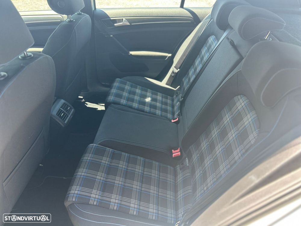 VW Golf - 17