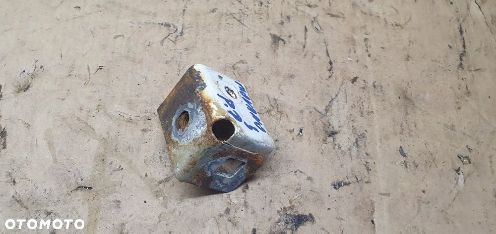 Mocowanie błotnika uchwyt prawy przód Opel Movano III 625260009R - 1