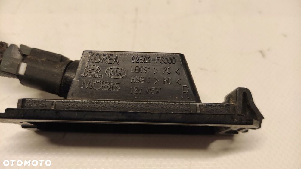 KIA RIO IV V LAMPKA TABLICY REJESTRACYJNEJ PRAWA 92502-F6000 17-23 - 4