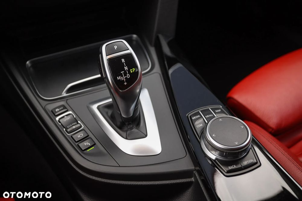 BMW Seria 3 320d xDrive Luxury Line sport - 36