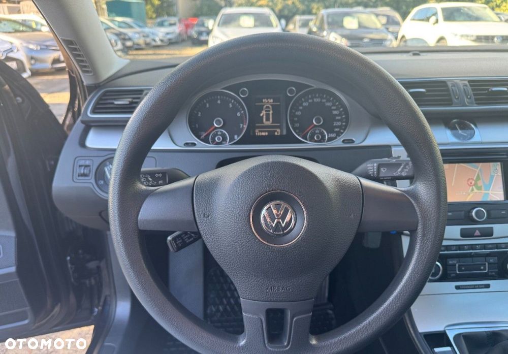 Volkswagen Passat - 20