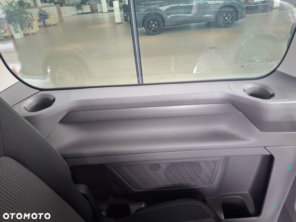 Volkswagen Caravelle - 30