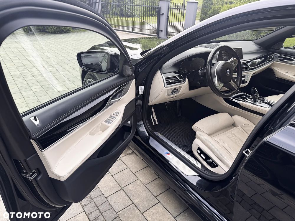 BMW Seria 7 750i xDrive sport - 16