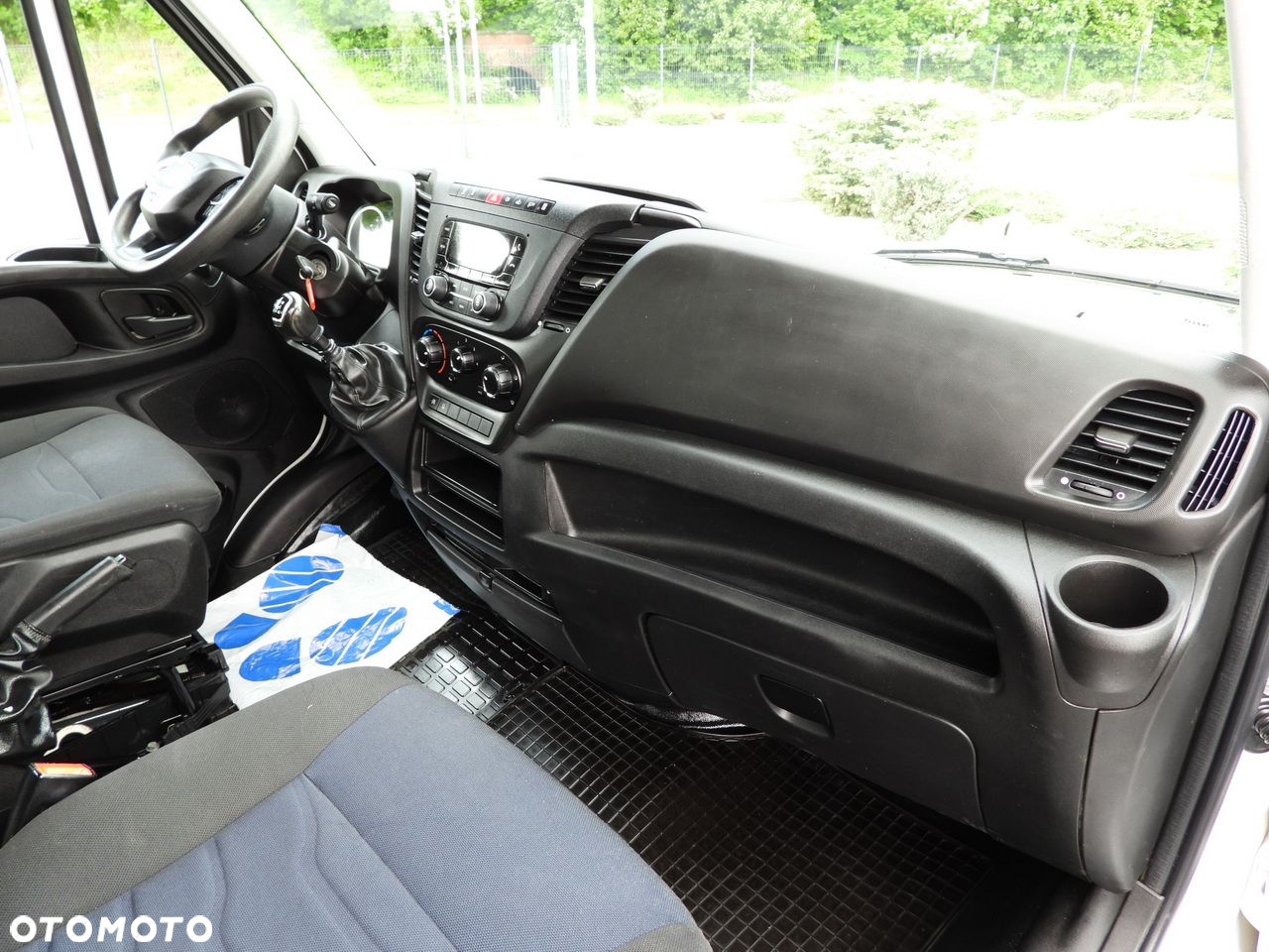 Iveco DAILY 35C14 WYWROTKA PODWÓJNA KABINA DOKA 6 MIEJSC TEMPOMAT BLIŹNIACZE KOŁA KLIMATYZACJA  140KM - 39