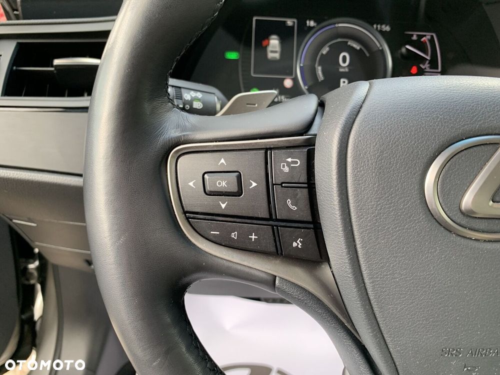 Lexus ES 300h Business Edition - 16