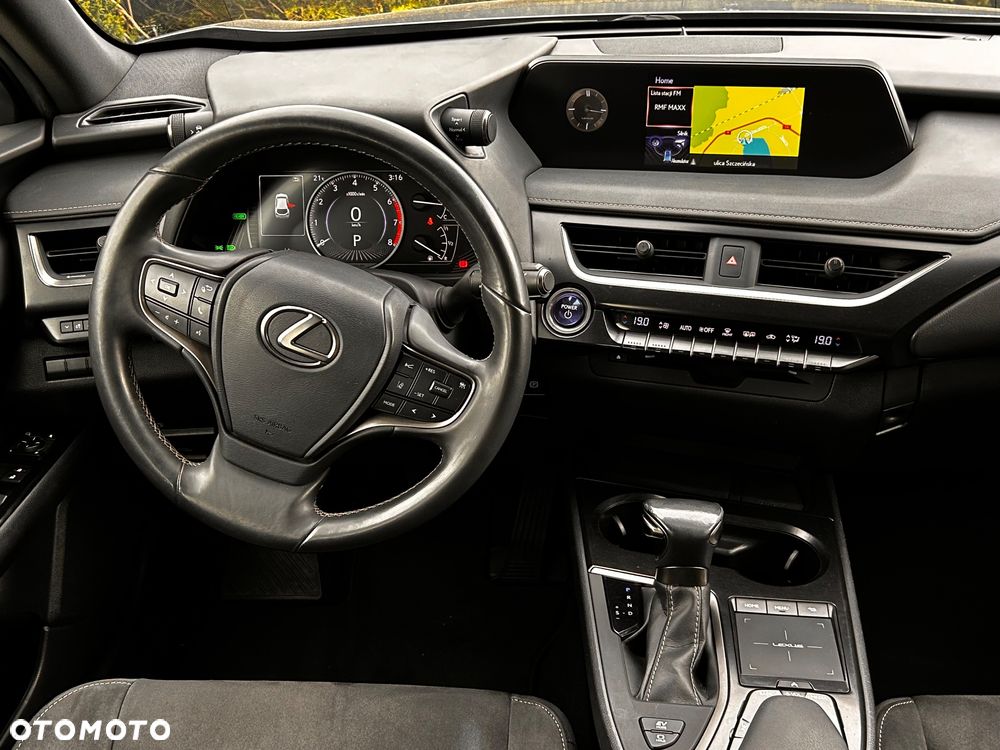 Lexus UX 250h (E-FOUR) Executive Line - 23