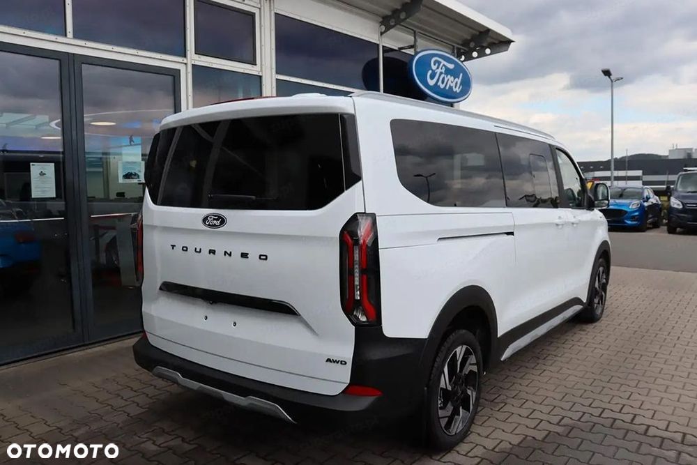 Ford Tourneo Custom - 8