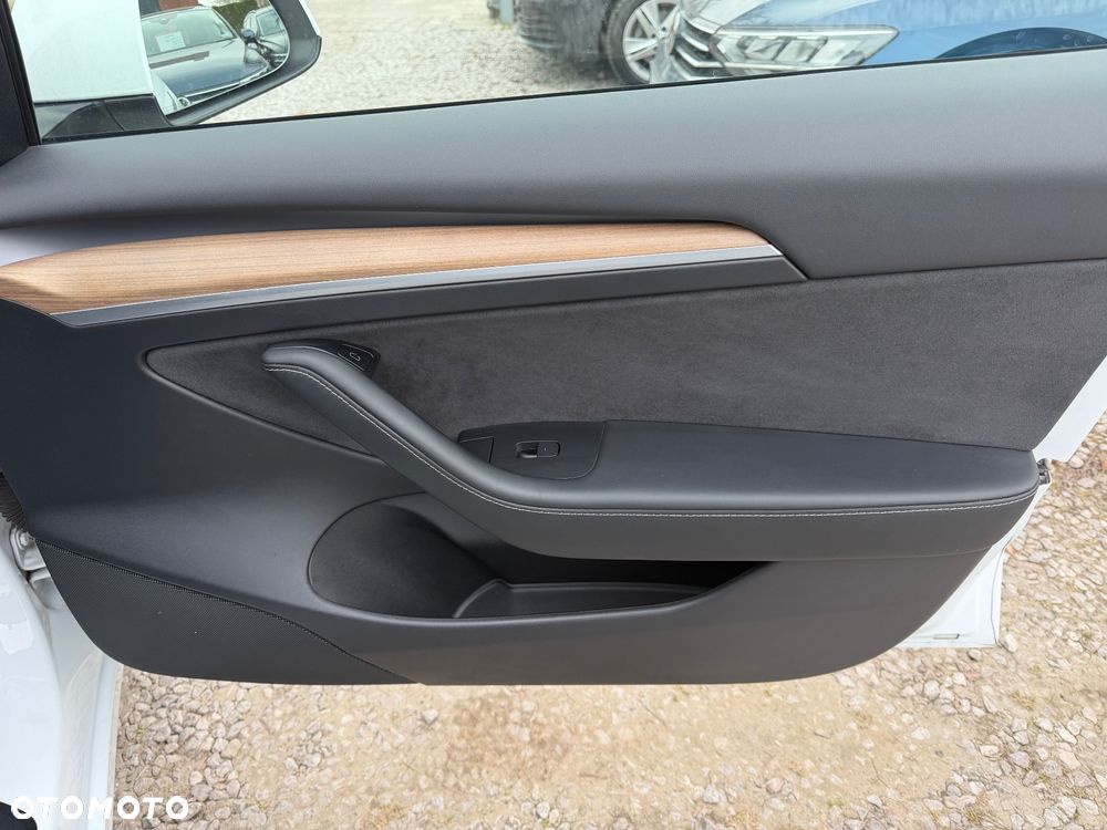 Tesla Model 3 RWD - 33