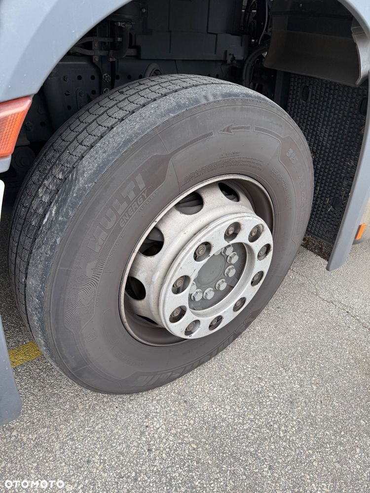 Mercedes-Benz Actros - 8