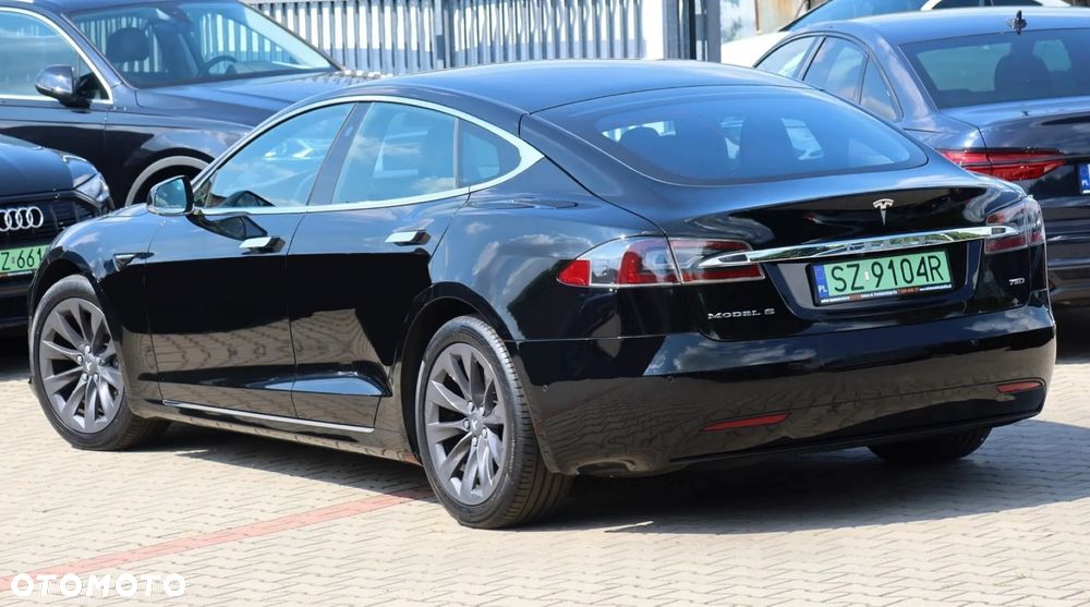 Tesla Model S - 8