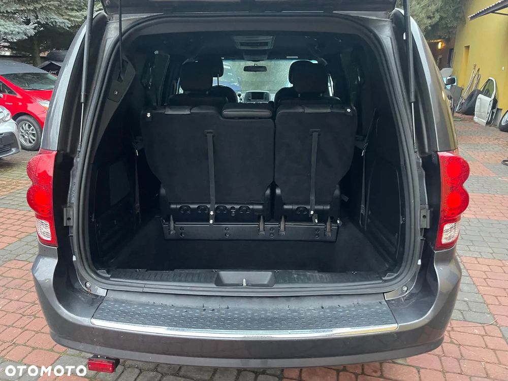 Dodge Grand Caravan - 33