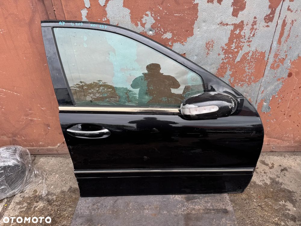 Drzwi prawe Mercedes C-Klasa W203 prawy przód przednie kolor 197 OE - 1