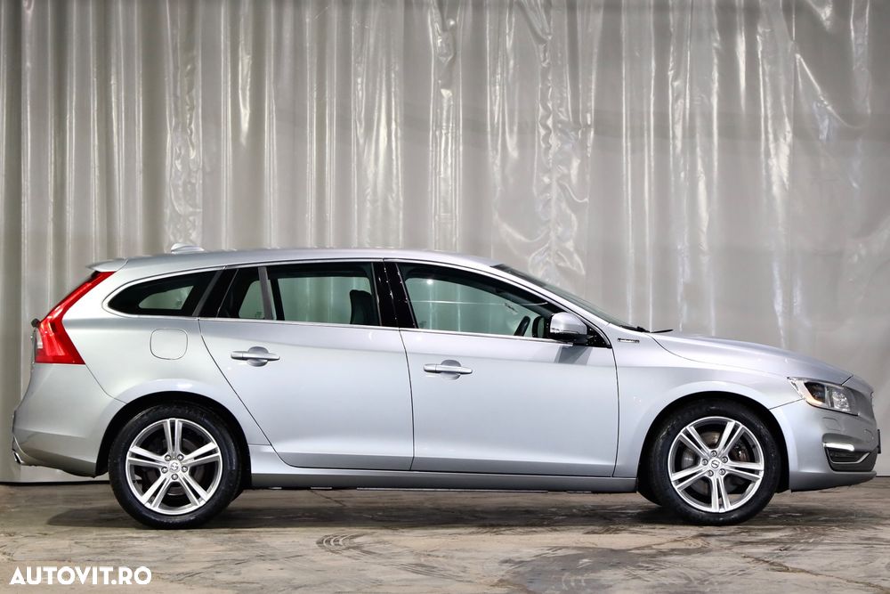 Volvo V60 D6 Plug-In-Hybrid AWD Geartronic Momentum - 38