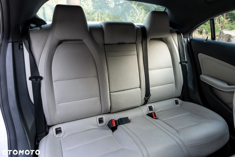 Mercedes-Benz CLA 250 7G-DCT AMG Line - 39