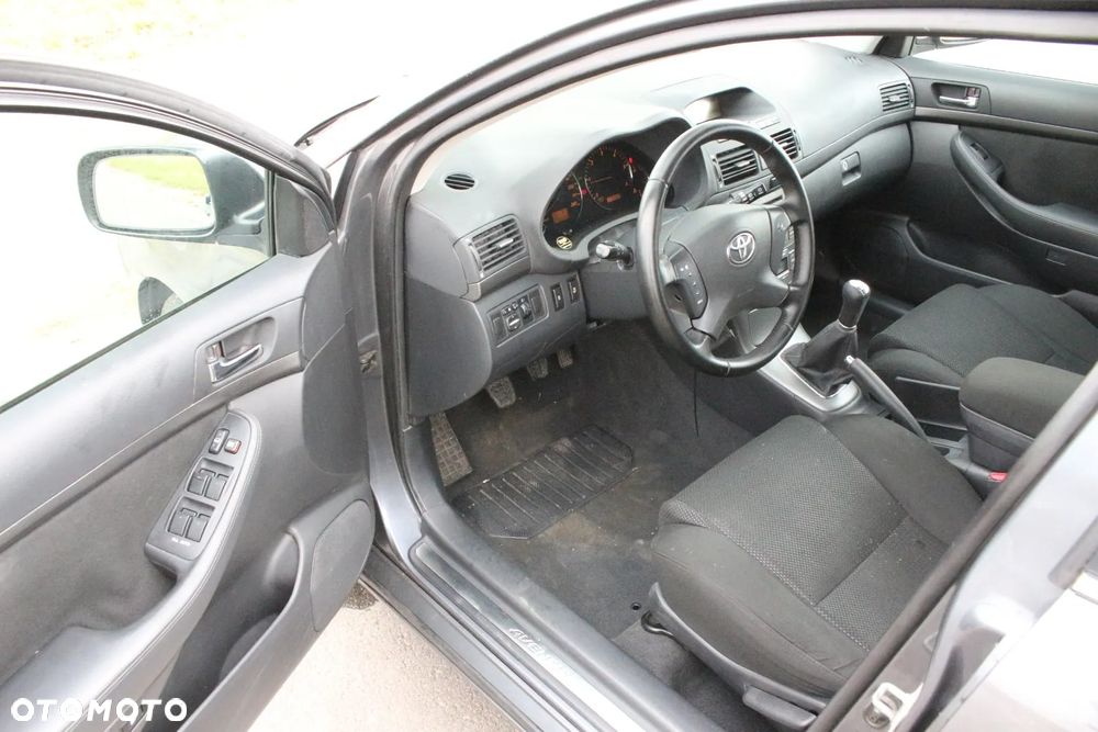 Toyota Avensis 2.0 D-4D Combi - 24